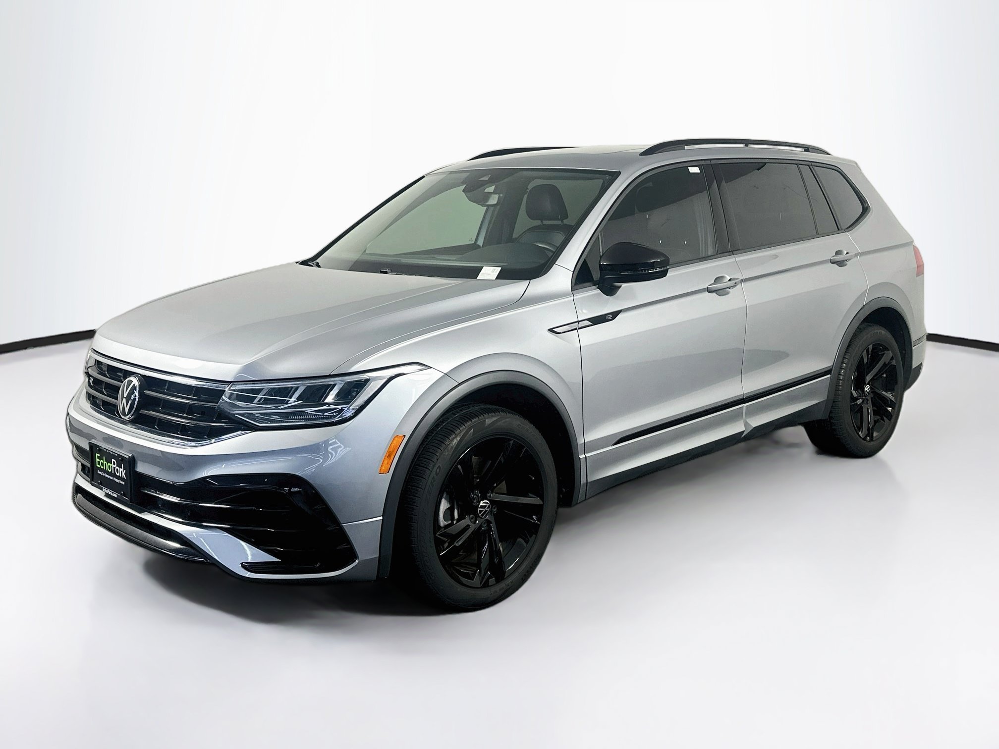 Used 2023 Volkswagen Tiguan SE R-Line FWD image 3