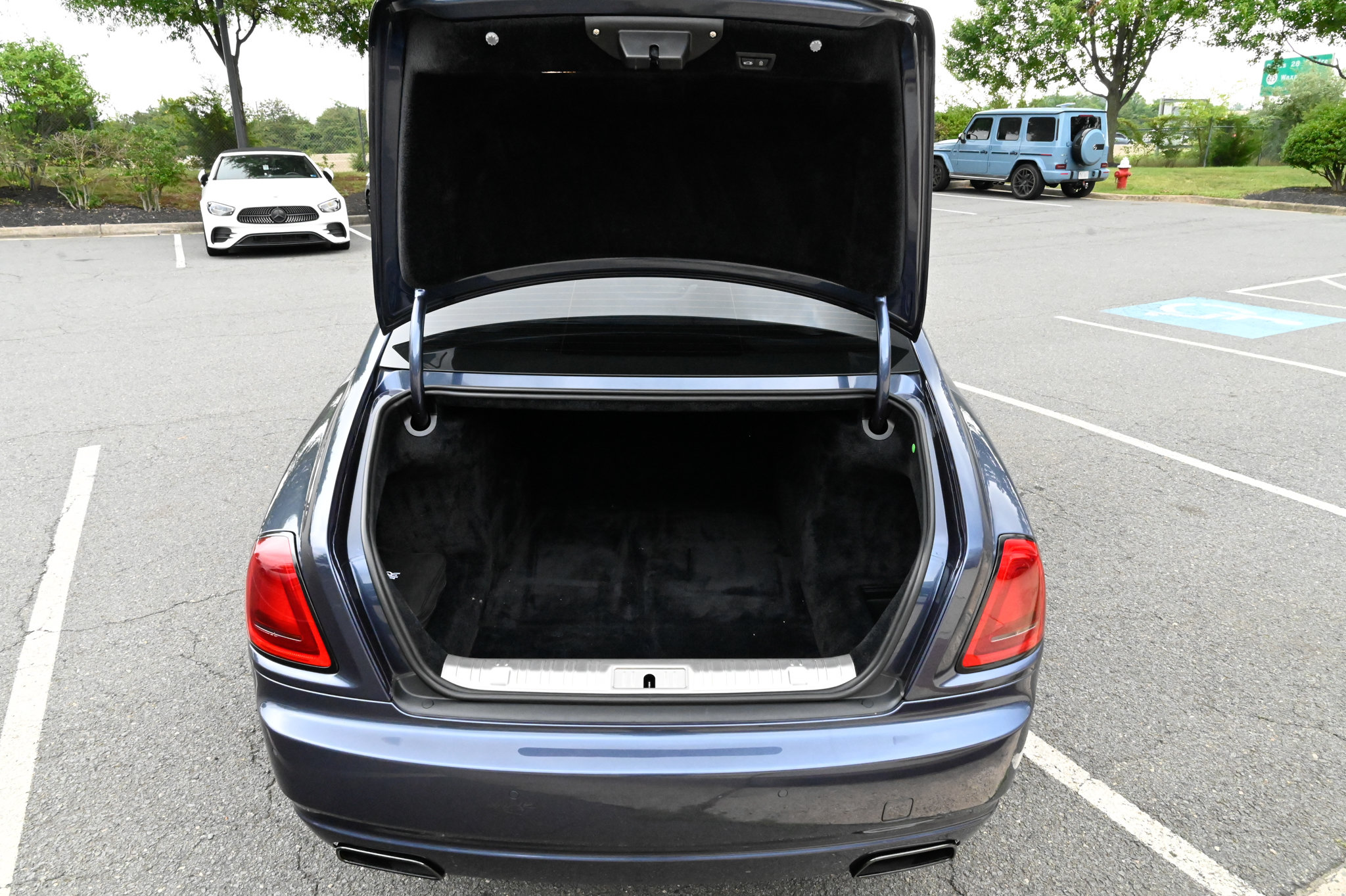 Used 2018 Rolls-Royce Ghost RWD image 45