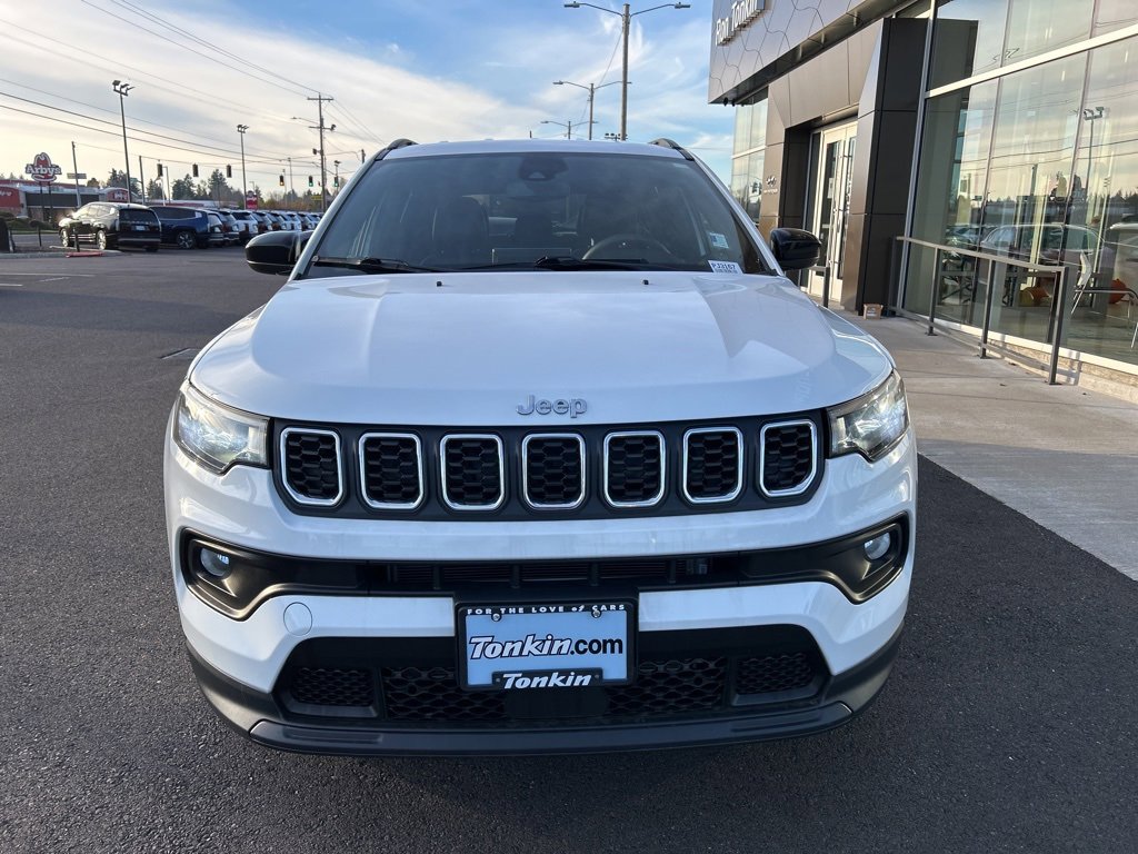 Used 2024 Jeep Compass Latitude image 2