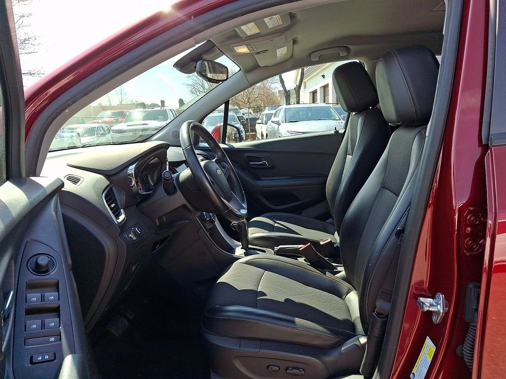 Used 2022 Chevrolet Trax LT w/ Driver Confidence Package image 14