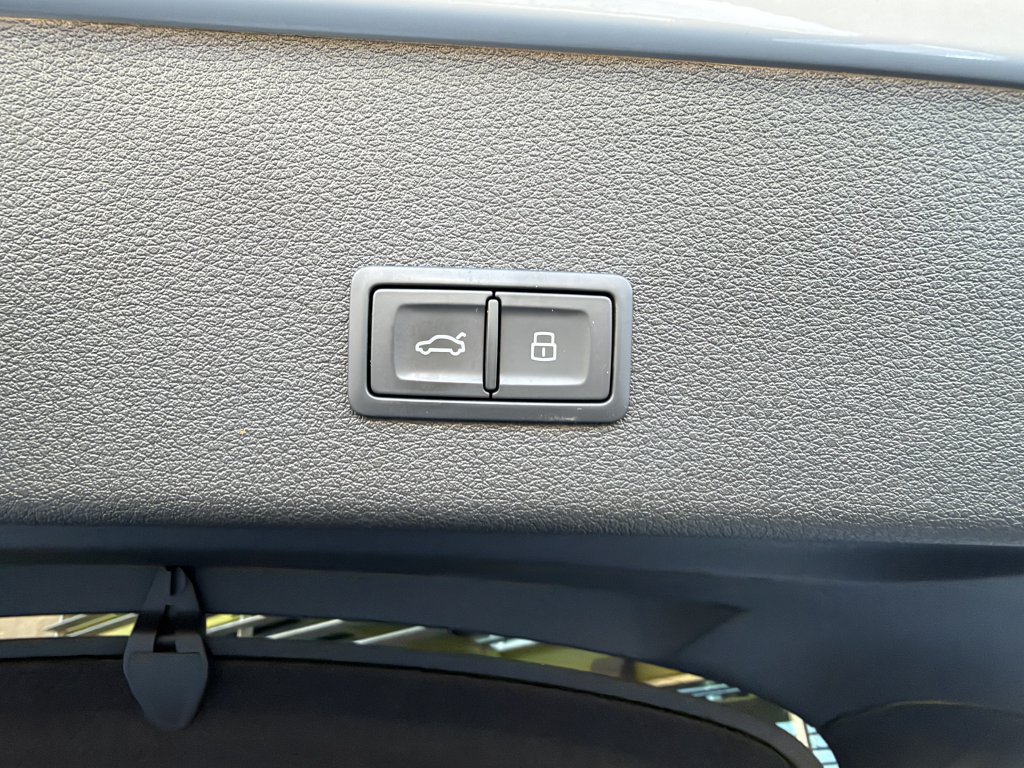 Used 2024 Audi Q8 e-tron Premium AWD/4WD image 37