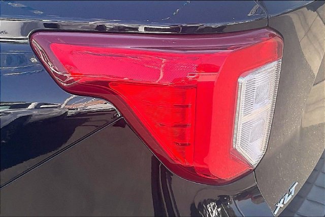 Certified 2023 Ford Explorer XLT w/ Equipment Group 202A RWD image 31