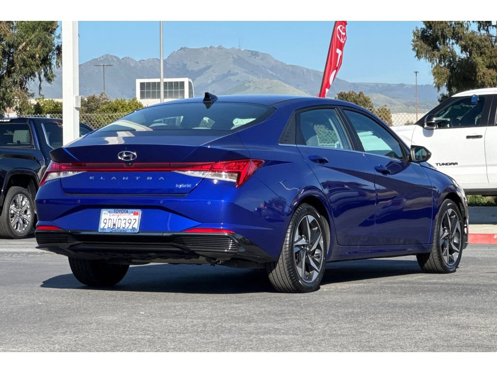 Used 2023 Hyundai Elantra Limited image 4