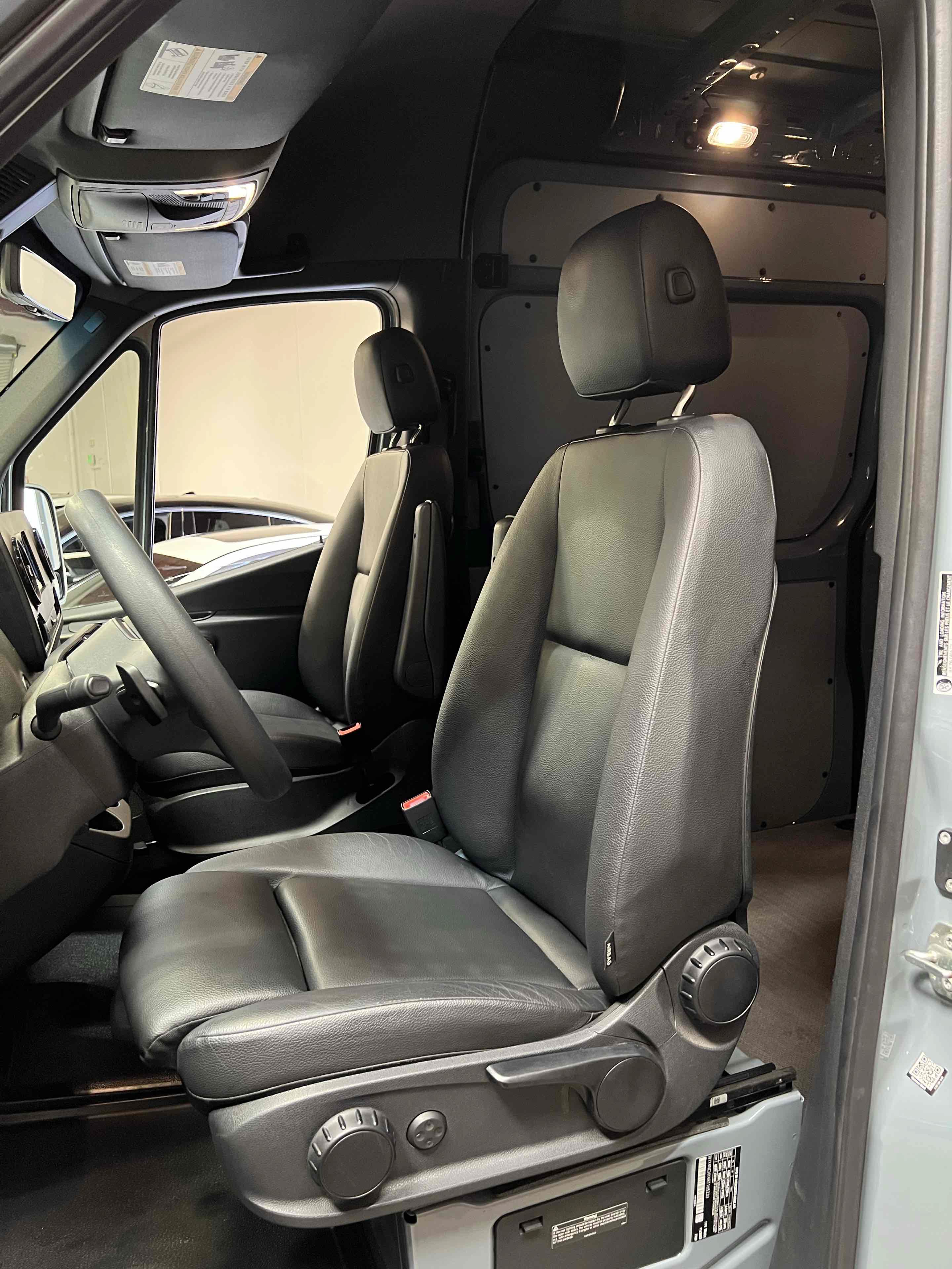 Used 2024 Mercedes-Benz Sprinter 2500 image 37