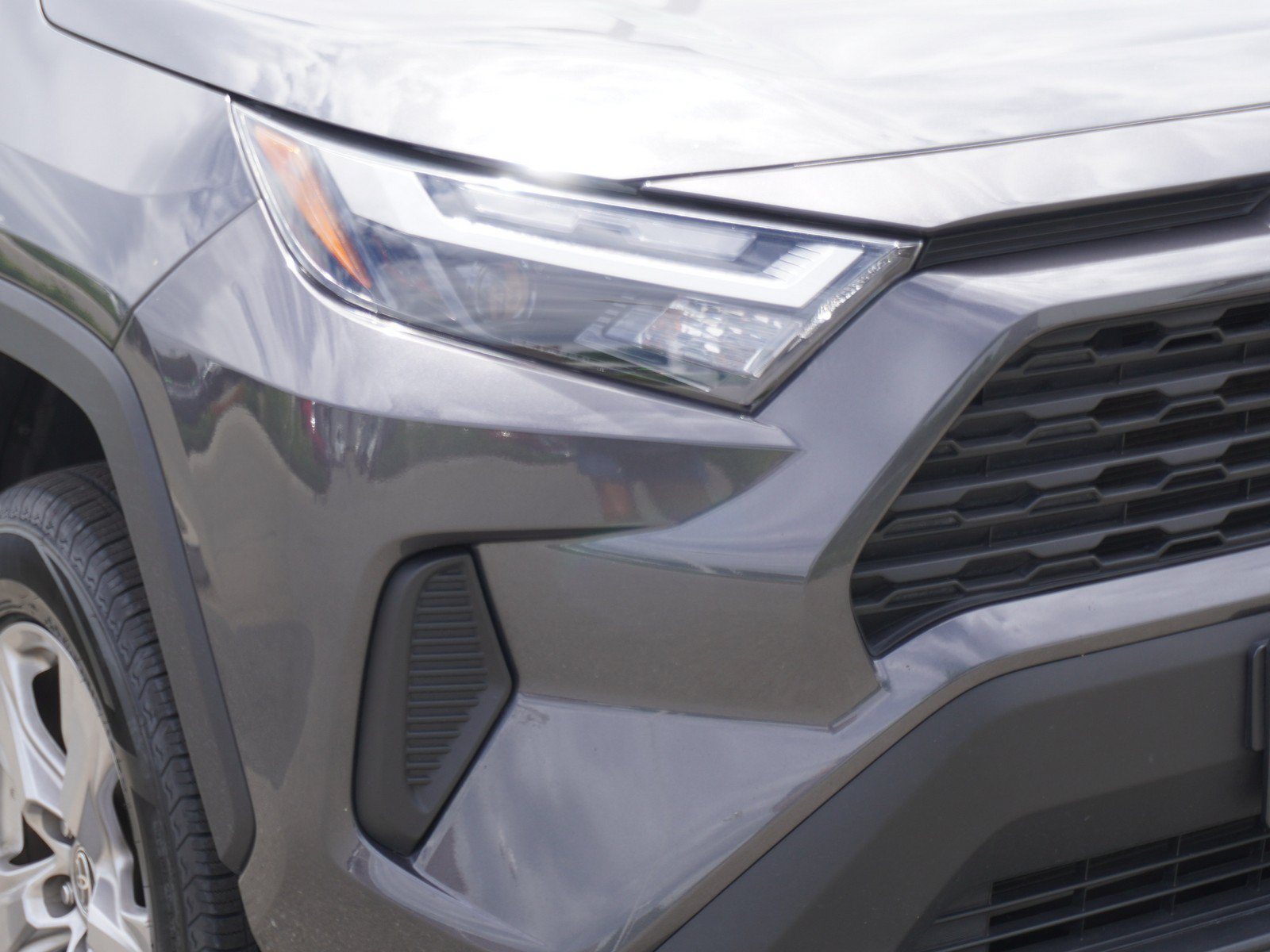 Used 2025 Toyota RAV4 XLE AWD/4WD image 3