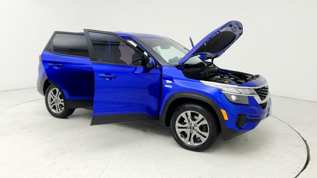 Used 2023 Kia Seltos LX image 13