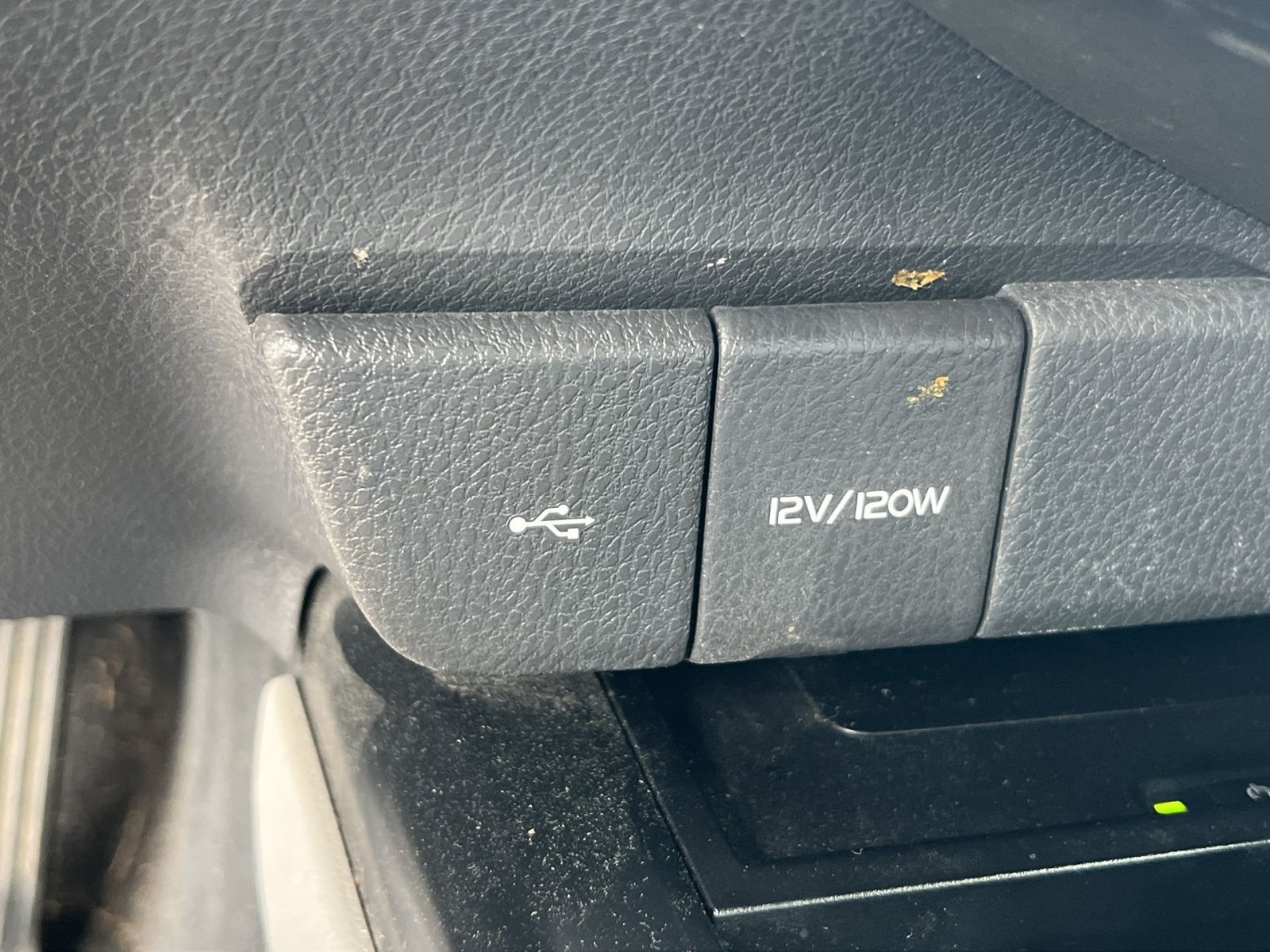 Used 2020 Toyota Camry SE w/ Sunroof Package FWD image 31