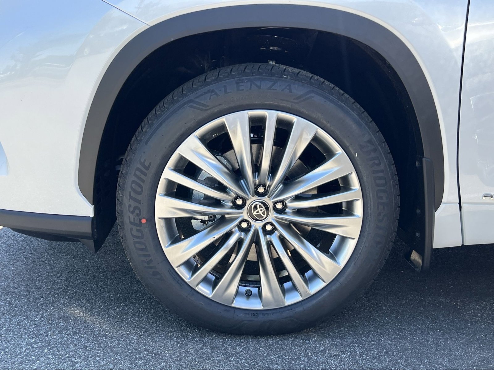New 2026 Toyota Highlander Platinum AWD/4WD image 5