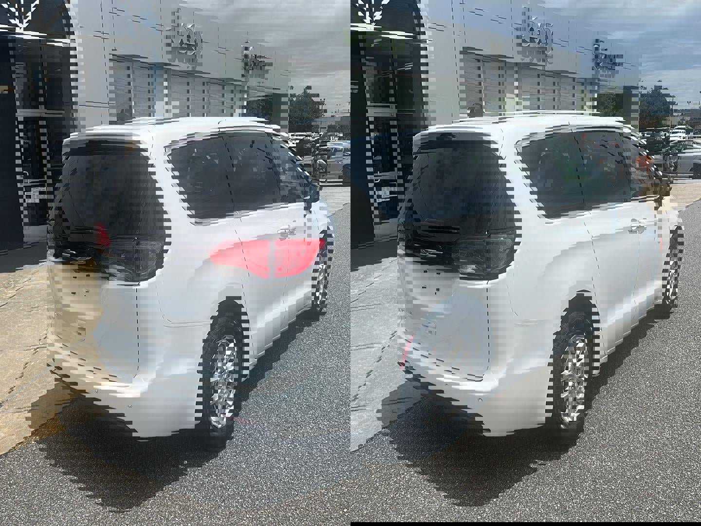 New 2026 Chrysler Voyager LX image 7