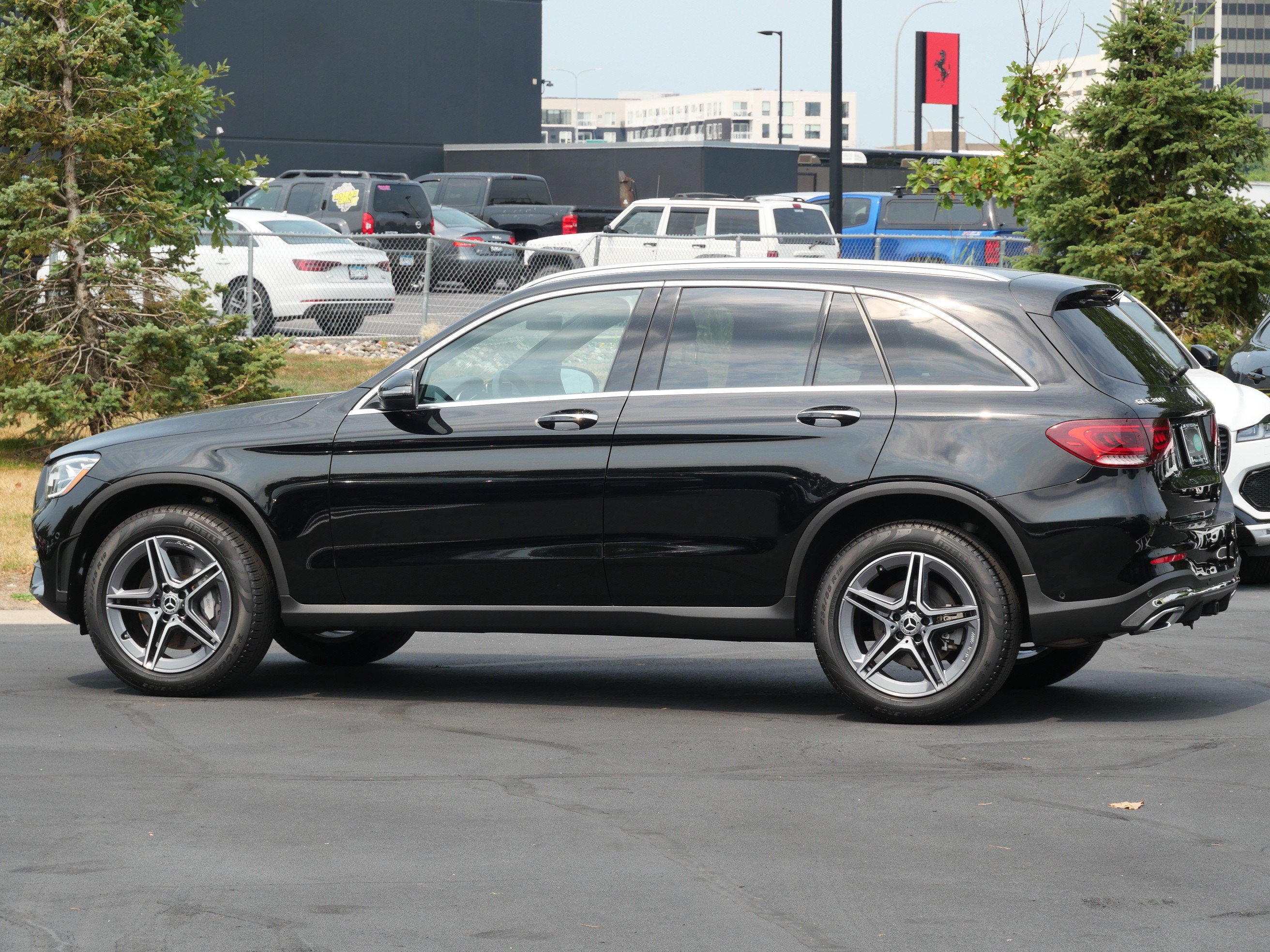 Used 2022 Mercedes-Benz GLC 300 4MATIC image 2