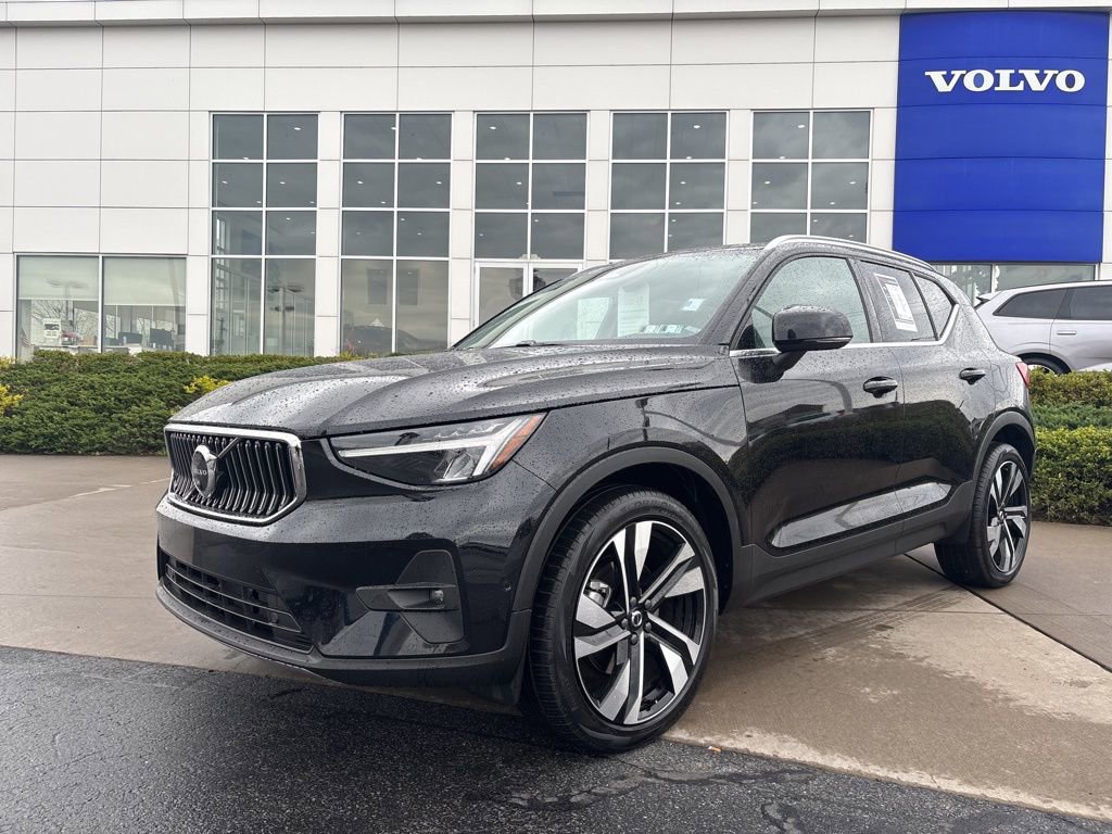 Certified 2023 Volvo XC40 B5 Plus w/ Driver Assist Package AWD/4WD image 48