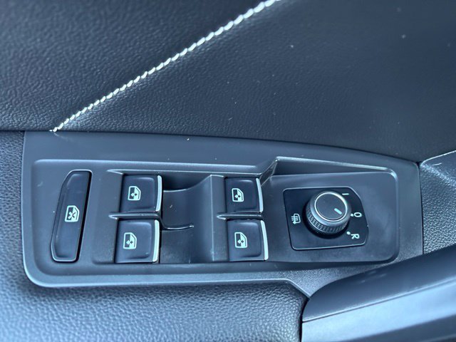 Used 2023 Volkswagen Tiguan SE R-Line AWD/4WD image 13