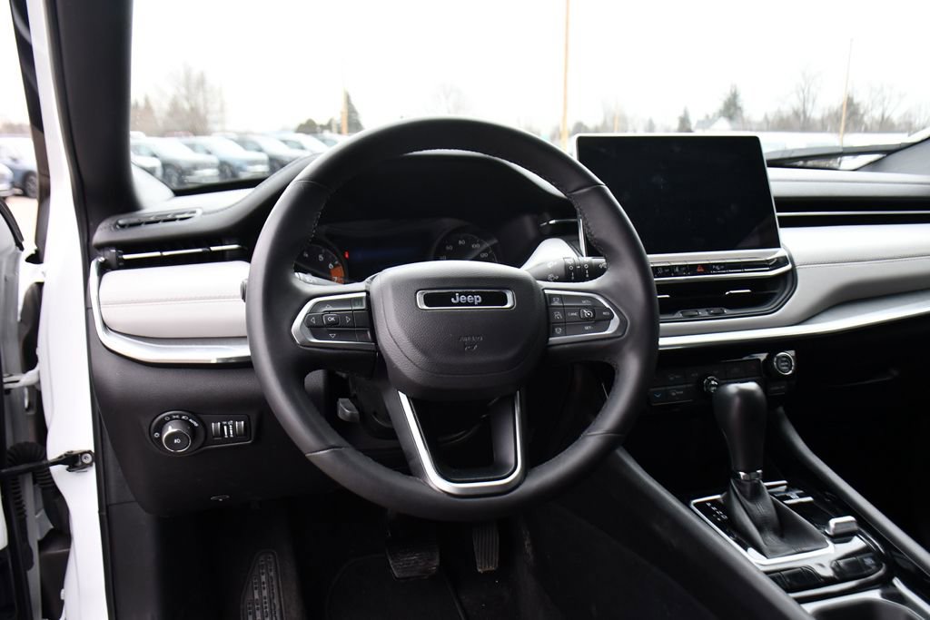 Used 2024 Jeep Compass Limited image 12