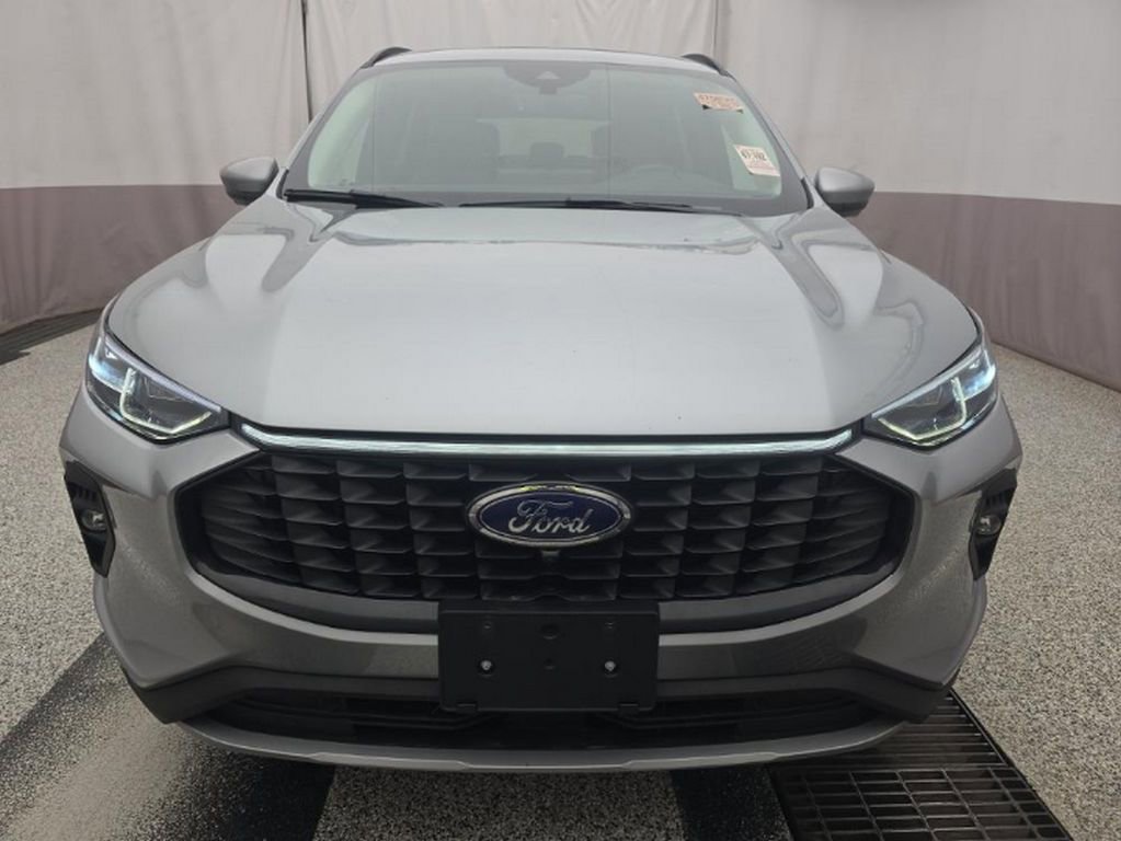 Used 2024 Ford Escape Platinum AWD/4WD image 2