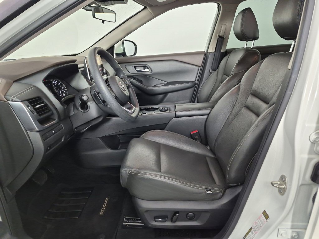 Used 2023 Nissan Rogue SV AWD/4WD image 16