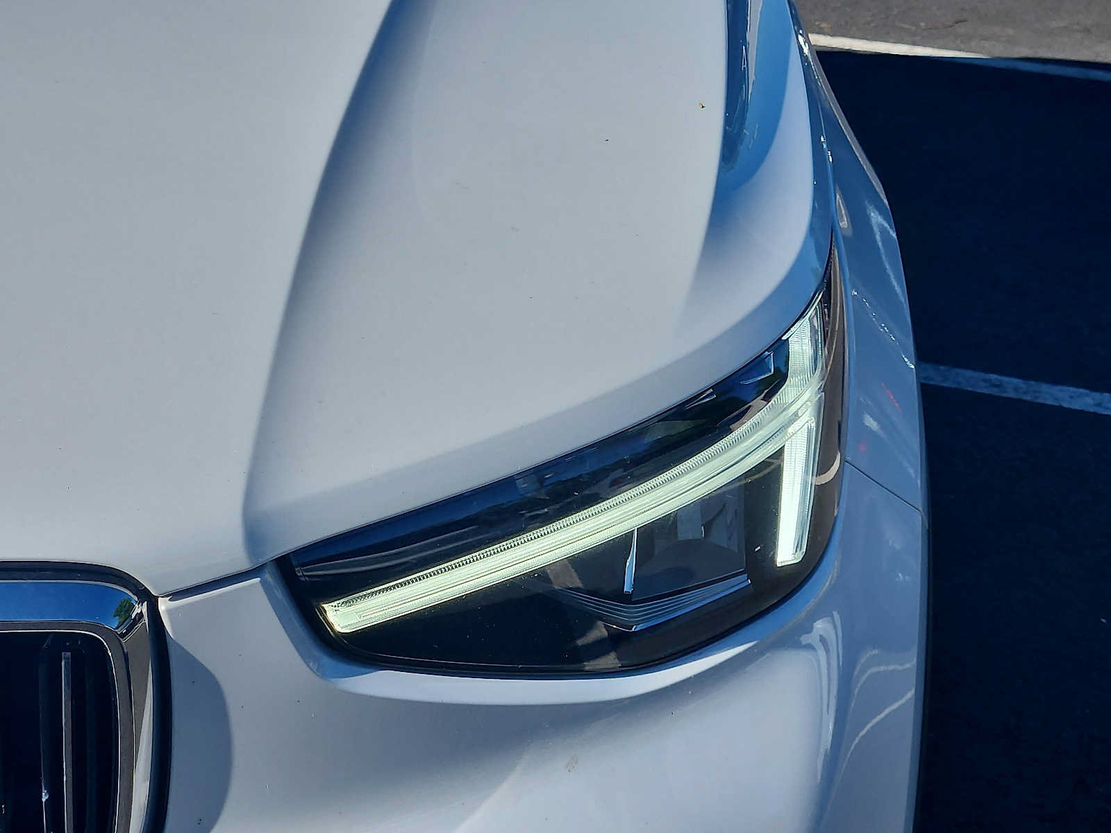 Certified 2023 Volvo XC40 B5 Plus w/ Driver Assist Package AWD/4WD image 9