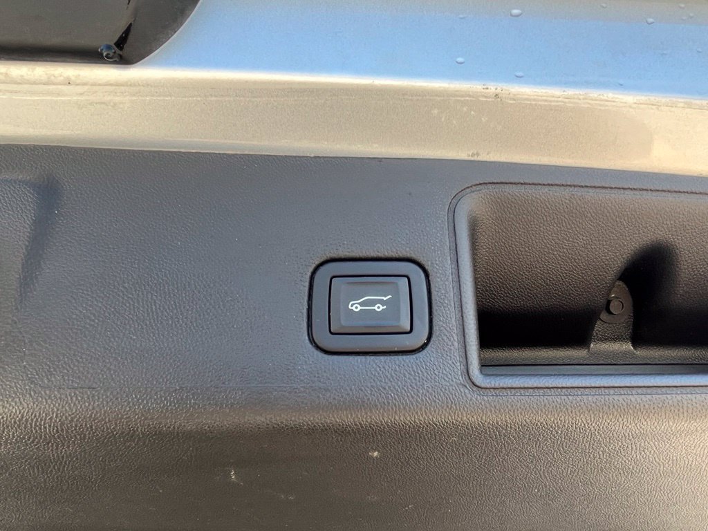 Used 2022 GMC Terrain SLT w/ LPO, Floor Liner Package AWD/4WD image 12