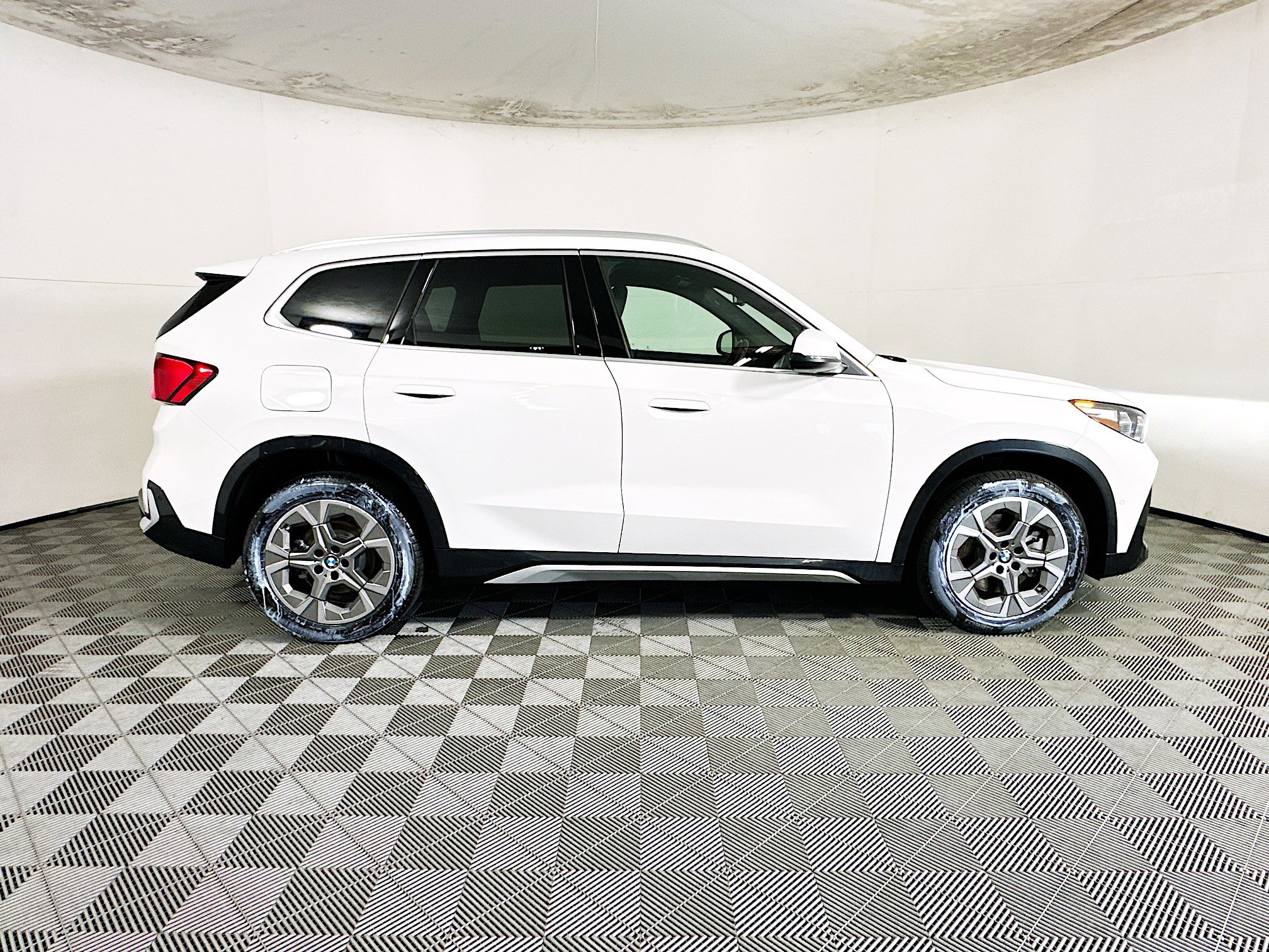 Used 2026 BMW X1 xDrive28i image 2