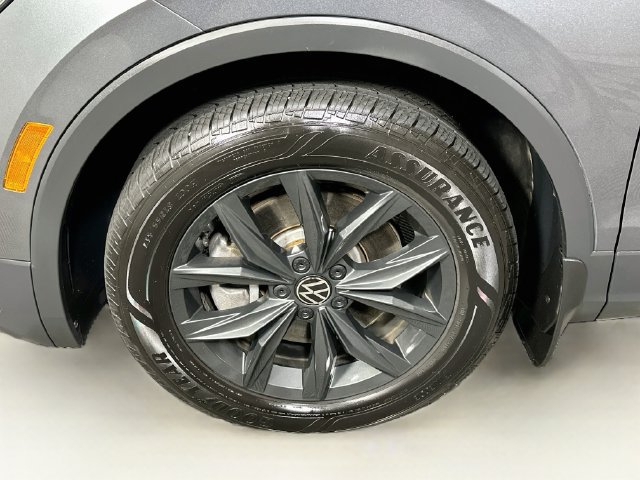 Certified 2024 Volkswagen Tiguan SE AWD/4WD image 31