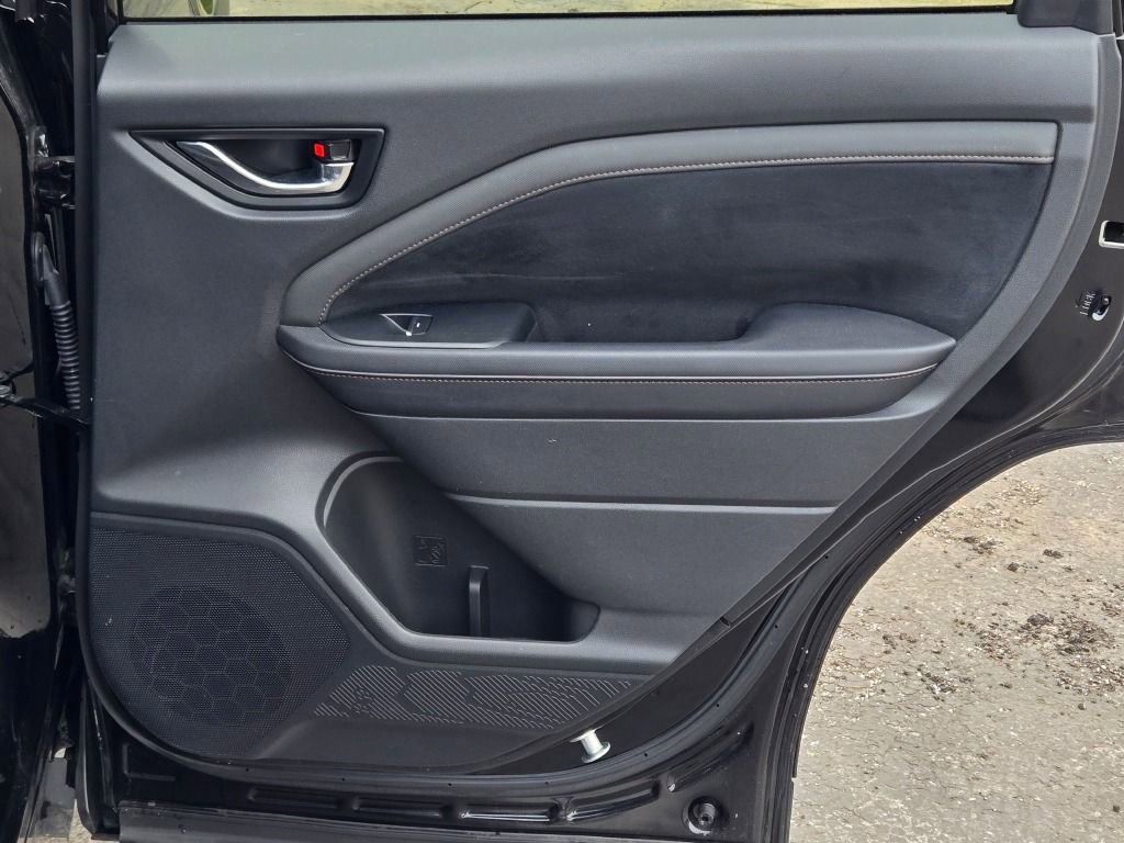 Used 2025 Subaru Forester Touring image 15