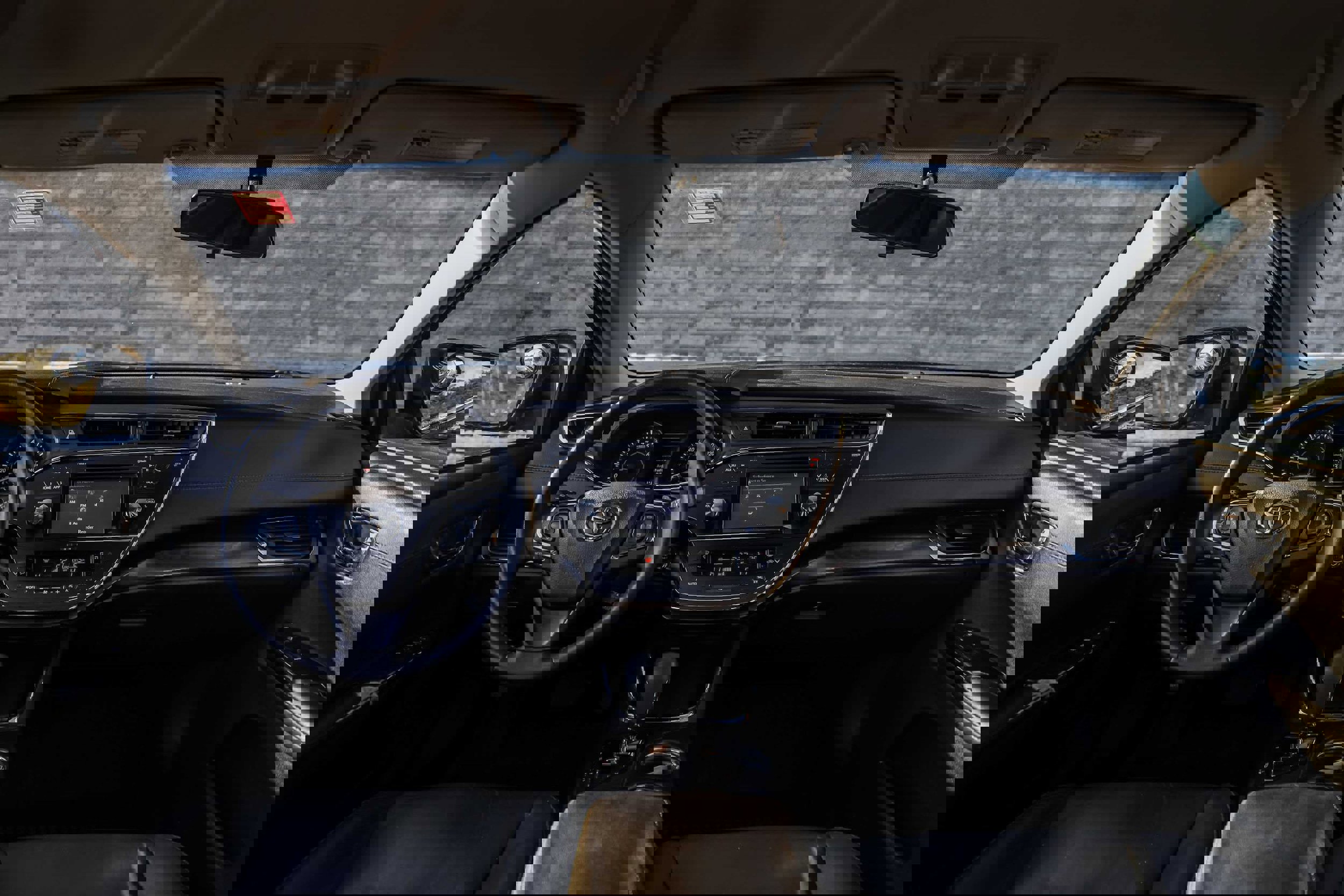 Used 2016 Toyota Avalon XLE image 25