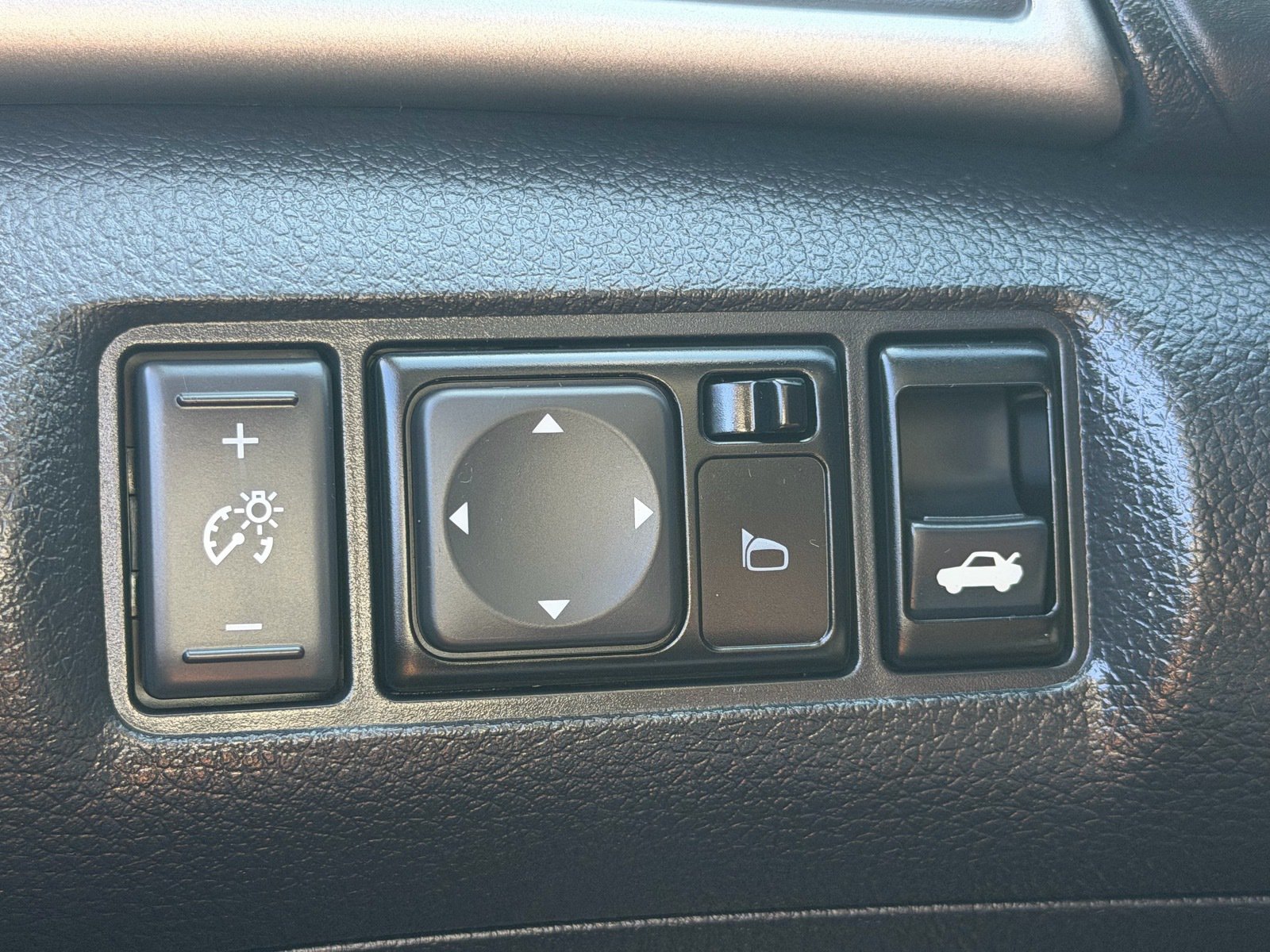 Used 2014 Nissan Sentra SR w/ SR Driver Package FWD image 33