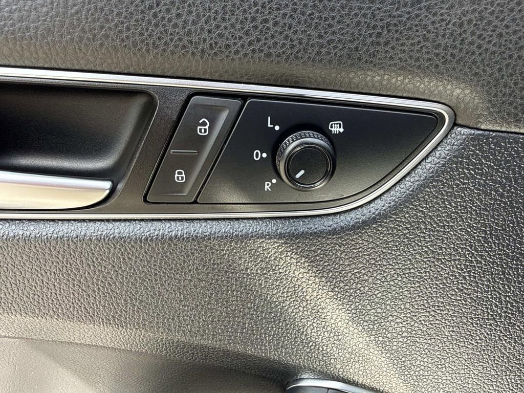 Used 2018 Volkswagen Passat 2.0T R-Line w/ R-Line Lighting Package FWD image 24