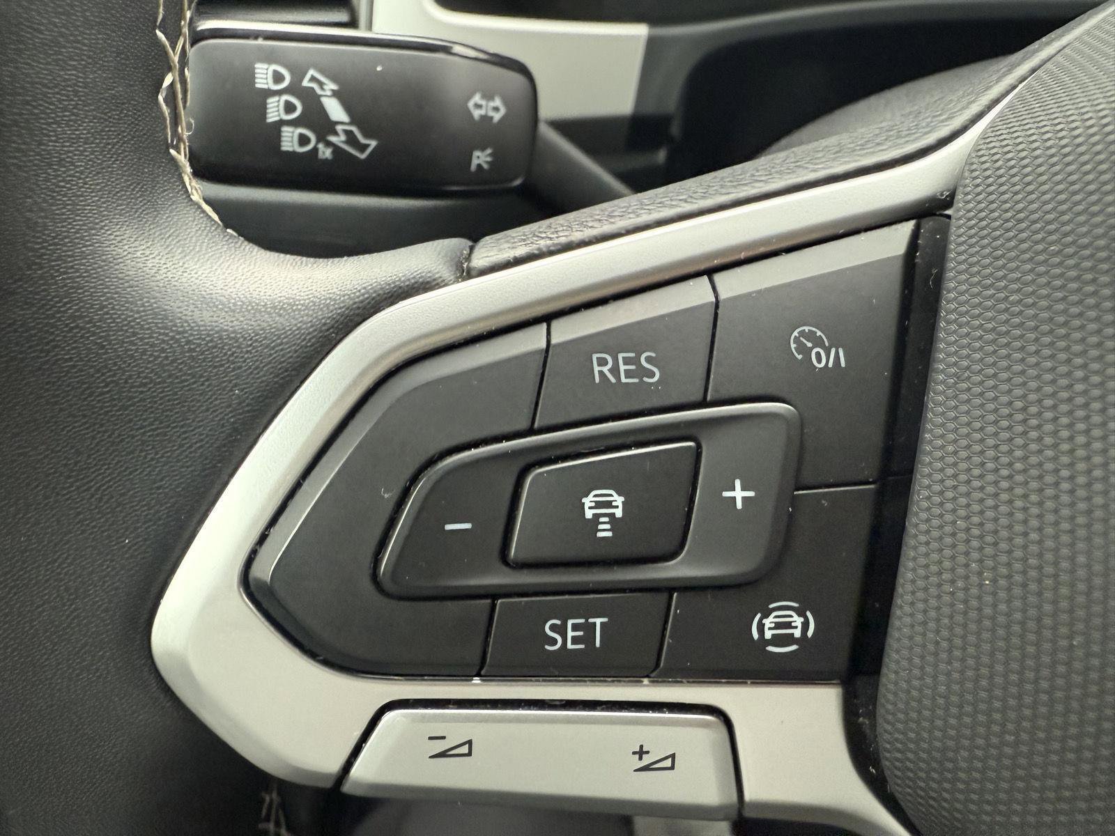 Used 2022 Volkswagen Atlas Cross Sport SE image 15