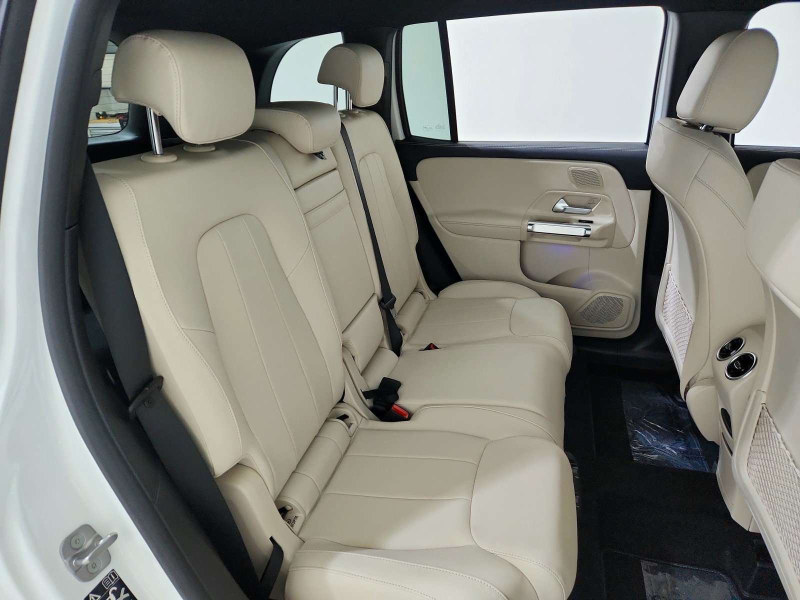 Certified 2025 Mercedes-Benz GLB 250 4MATIC w/ Exclusive Package image 25