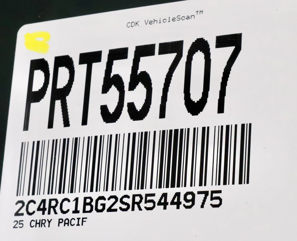 Used 2025 Chrysler Pacifica Select FWD image 32