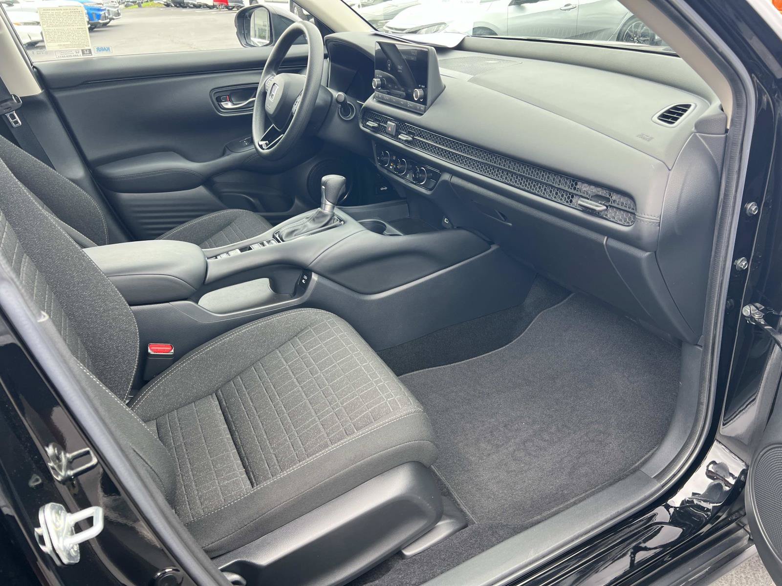 Certified 2025 Honda HR-V LX image 27