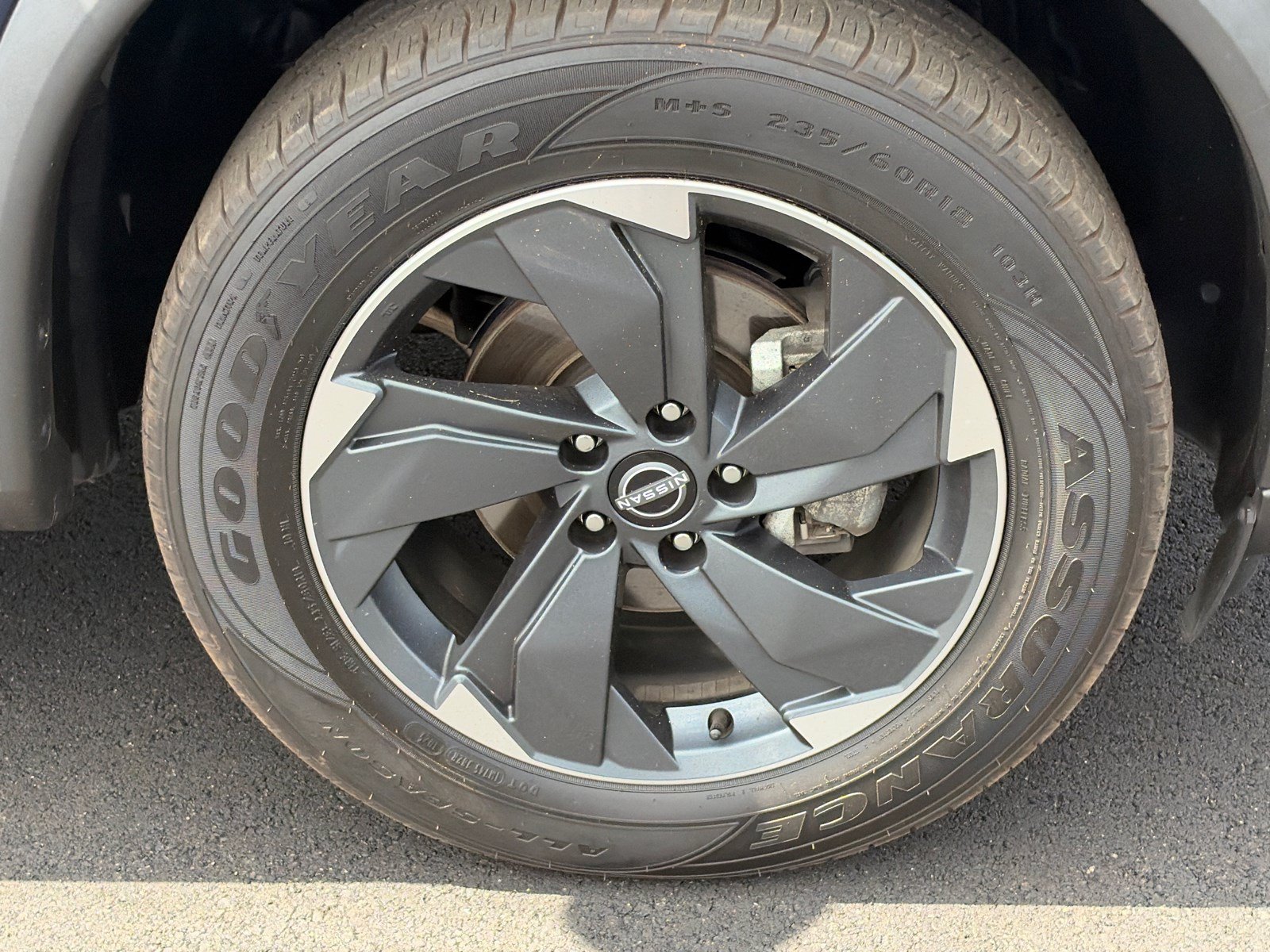 Used 2024 Nissan Rogue SV AWD/4WD image 12