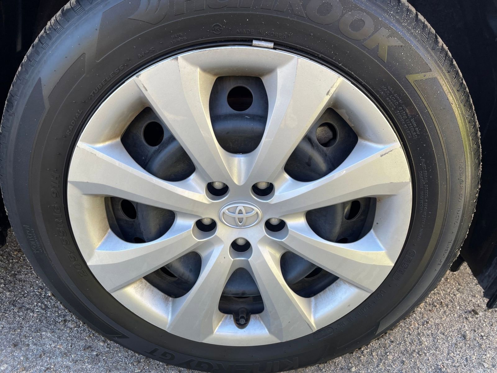 Used 2025 Toyota Corolla LE image 28