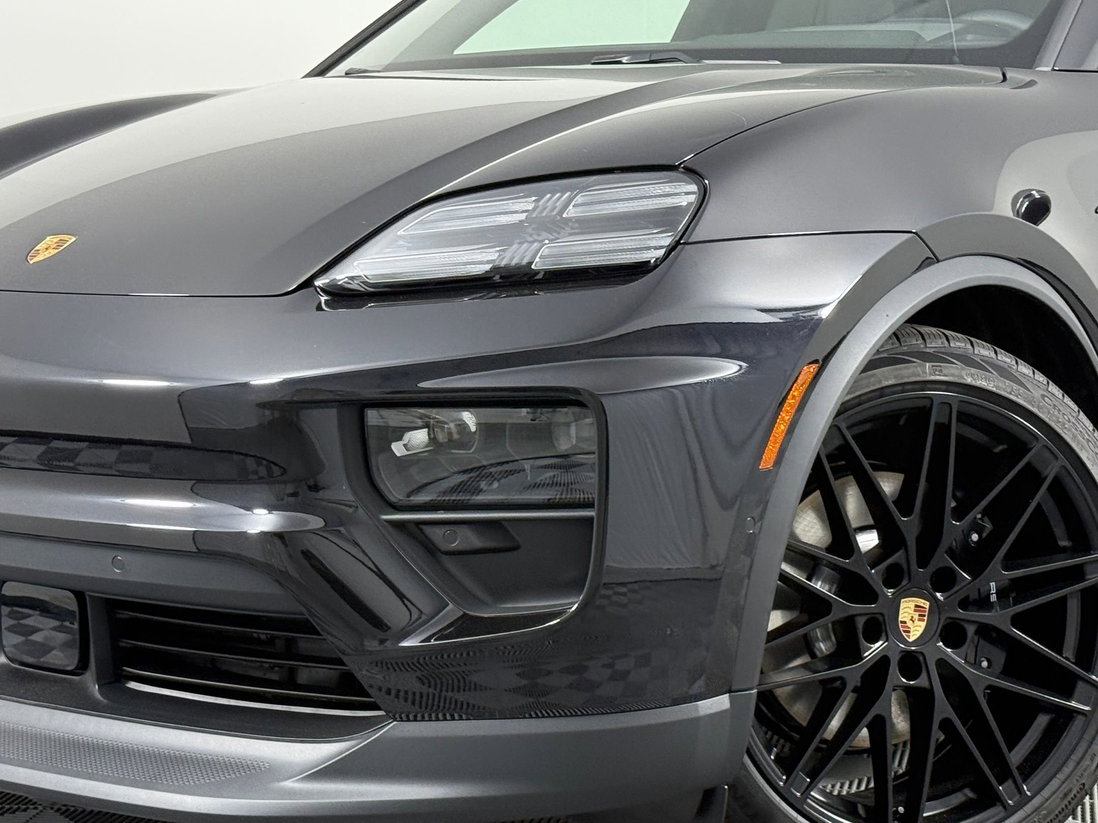 Certified 2025 Porsche Macan 4S Electric AWD/4WD image 11
