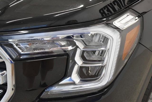 Used 2024 GMC Terrain SLT AWD/4WD image 17