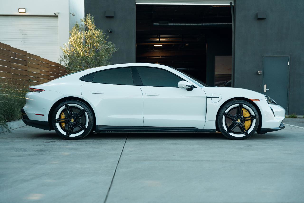 Used 2022 Porsche Taycan Turbo S image 4