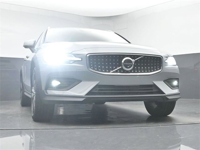 New 2026 Volvo V60 B5 Cross Country Plus w/ Protection Package Premier image 38