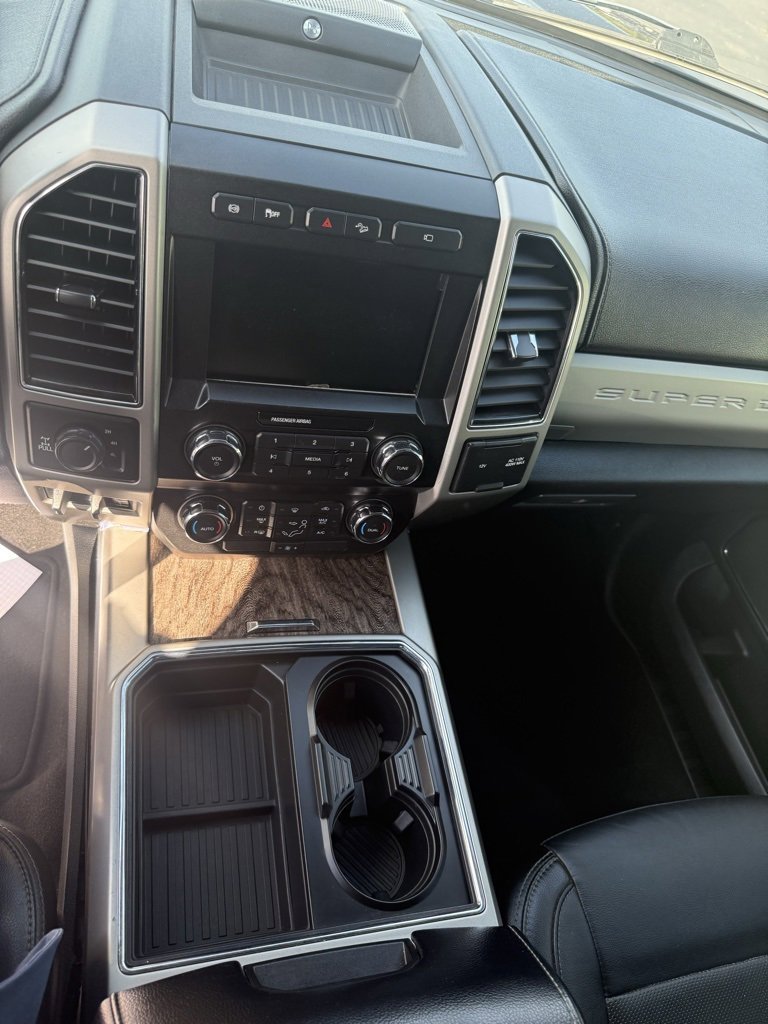 Used 2019 Ford F350 Lariat w/ Chrome Package image 20