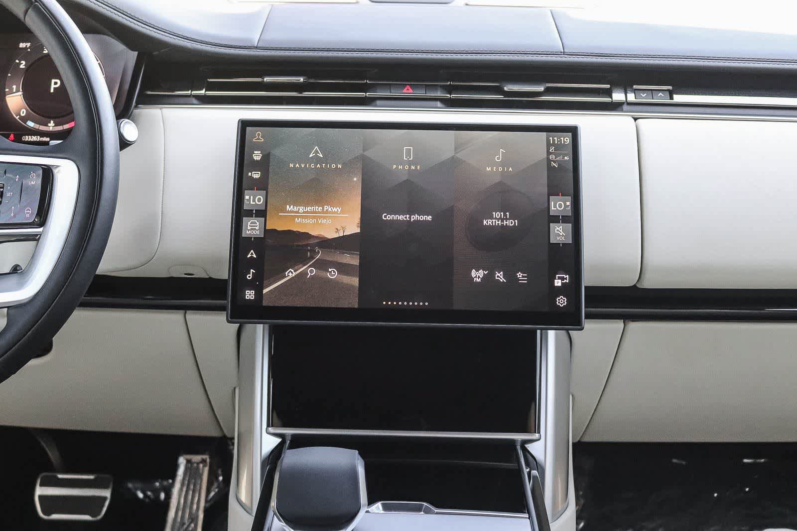 Used 2025 Land Rover Range Rover SE AWD/4WD image 11