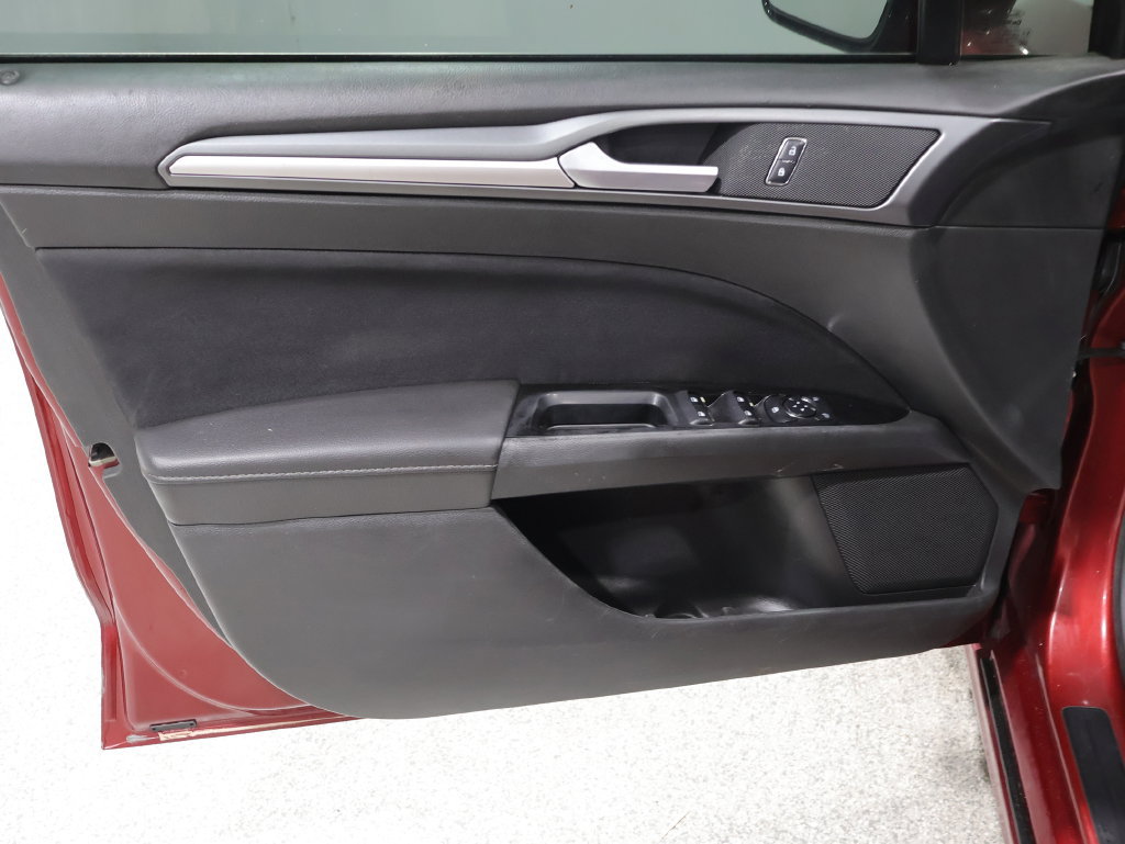 Used 2015 Ford Fusion SE FWD image 20