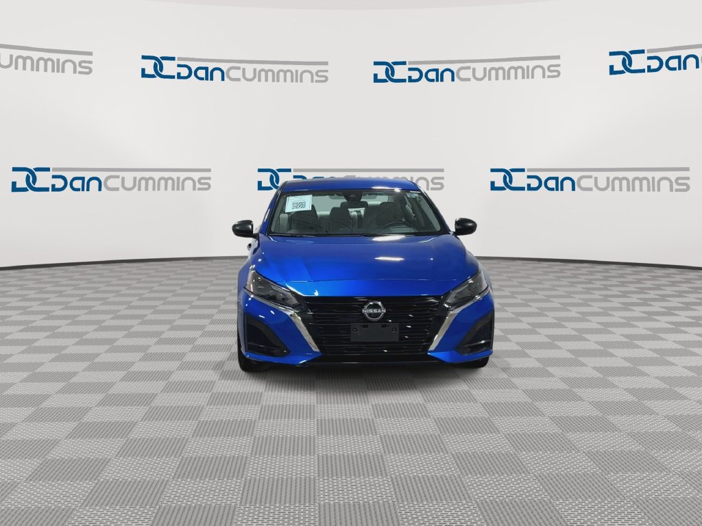 Used 2025 Nissan Altima 2.5 SV FWD image 4
