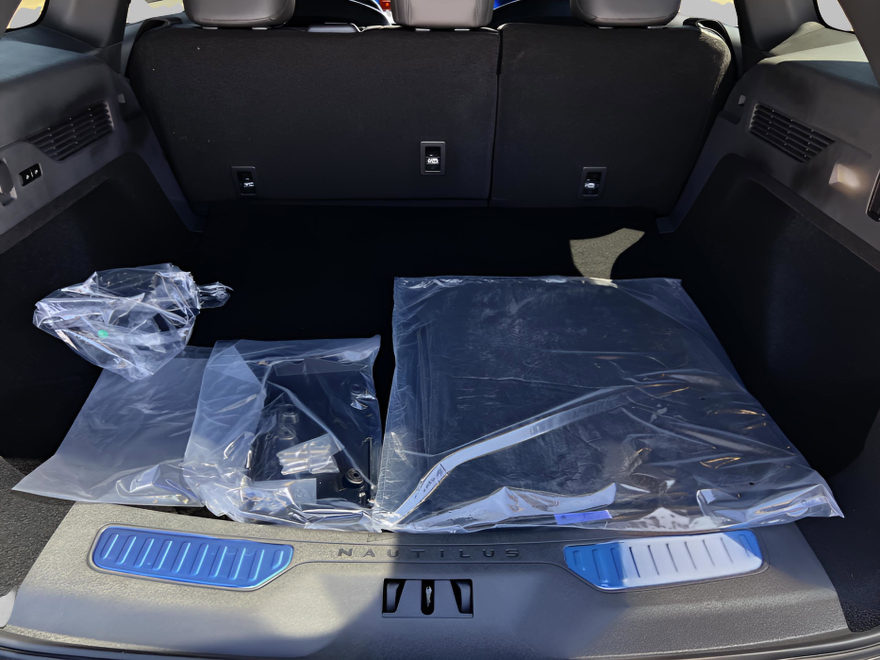 New 2025 Lincoln Nautilus Premier w/ Equipment Group 102A image 30