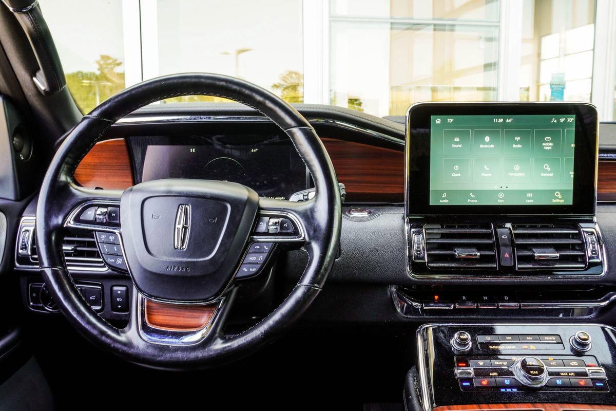 Used 2021 Lincoln Navigator Reserve image 17