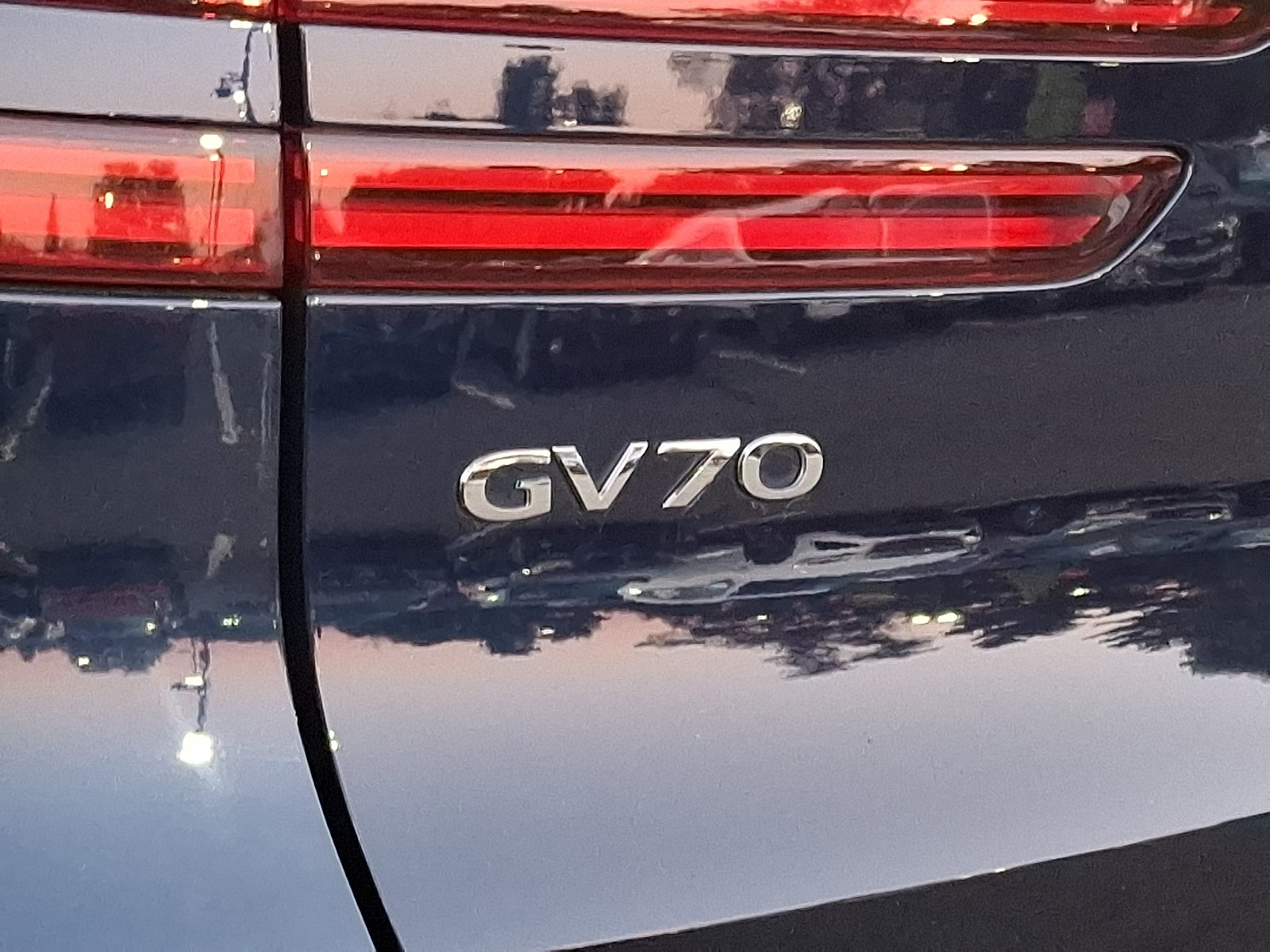 Certified 2025 Genesis Electrified GV70 w/ Prestige Package AWD/4WD image 10