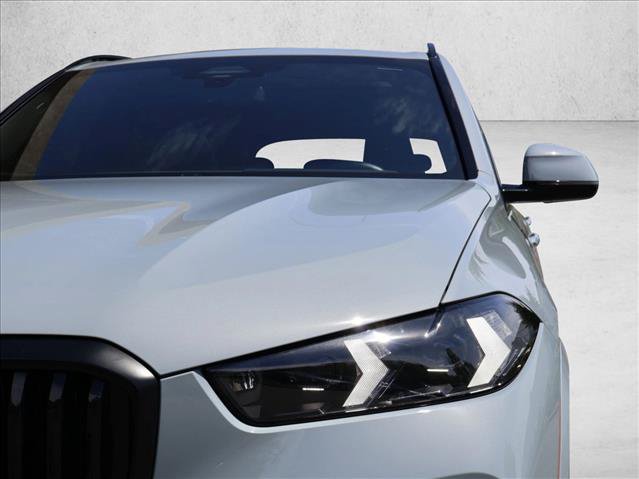 Used 2024 BMW X5 xDrive40i w/ M Sport Package AWD/4WD image 2