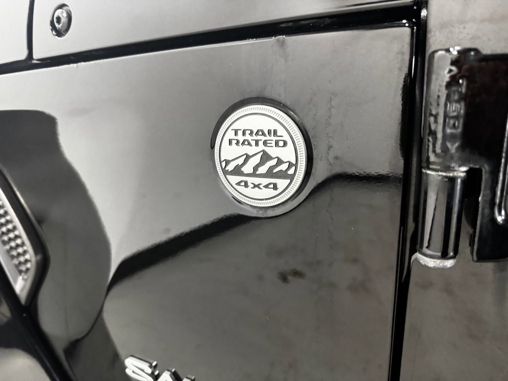 Used 2018 Jeep Wrangler Unlimited Sahara w/ Uconnect 4C Nav & Sound Group image 27