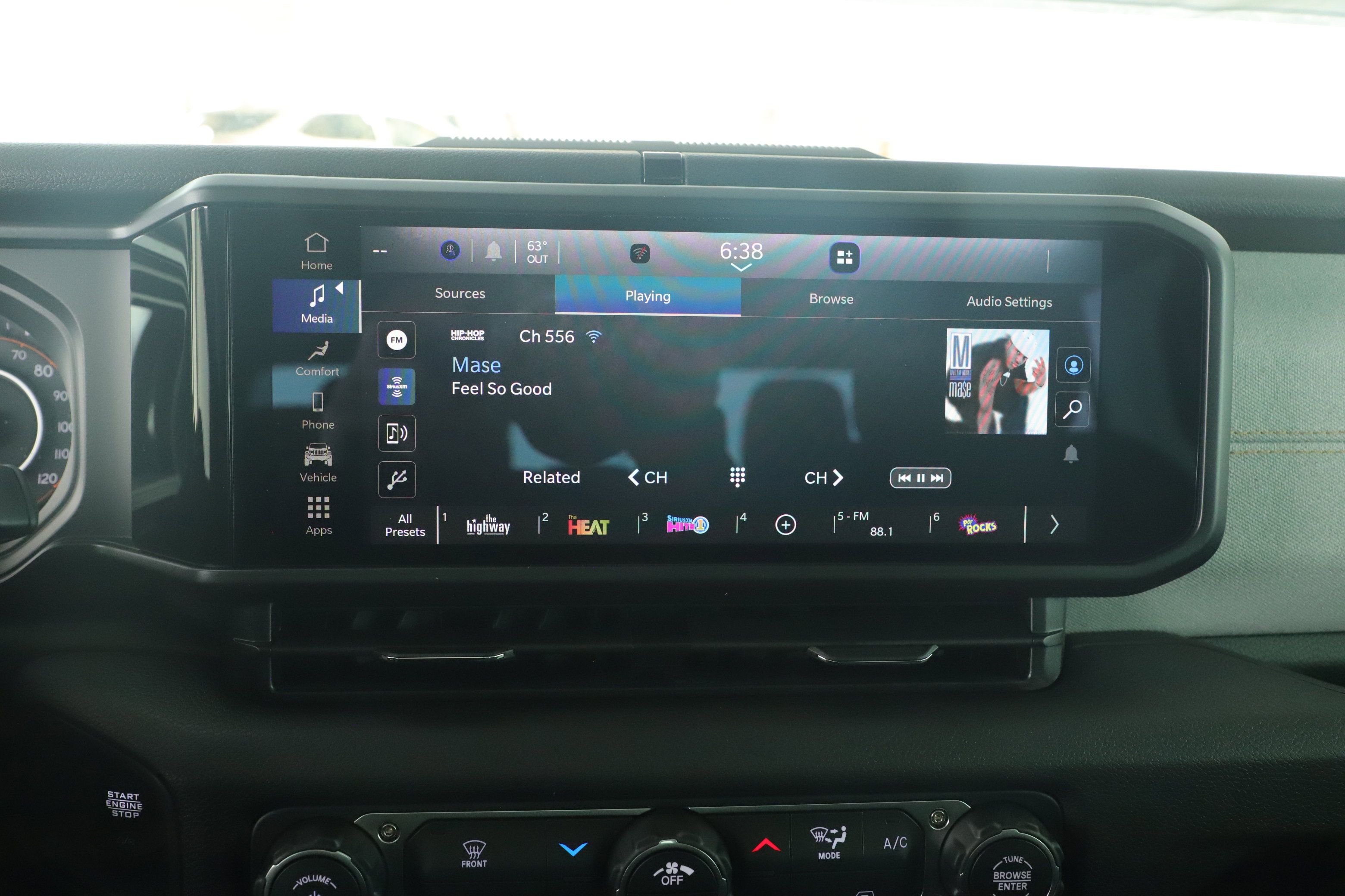 New 2025 Jeep Gladiator Sport image 17