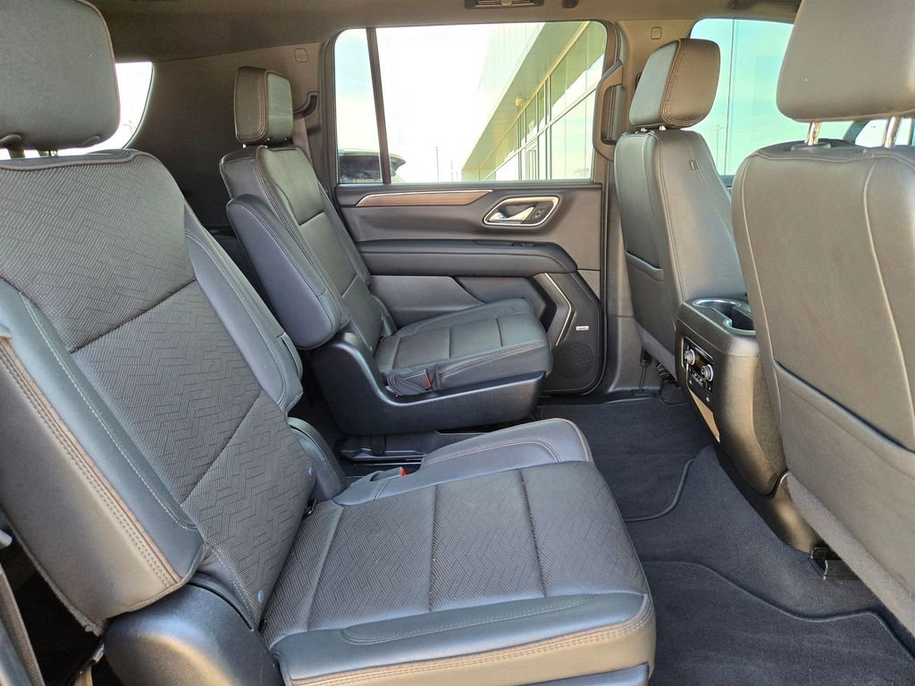 Used 2024 Chevrolet Suburban High Country w/ Premium Package image 32