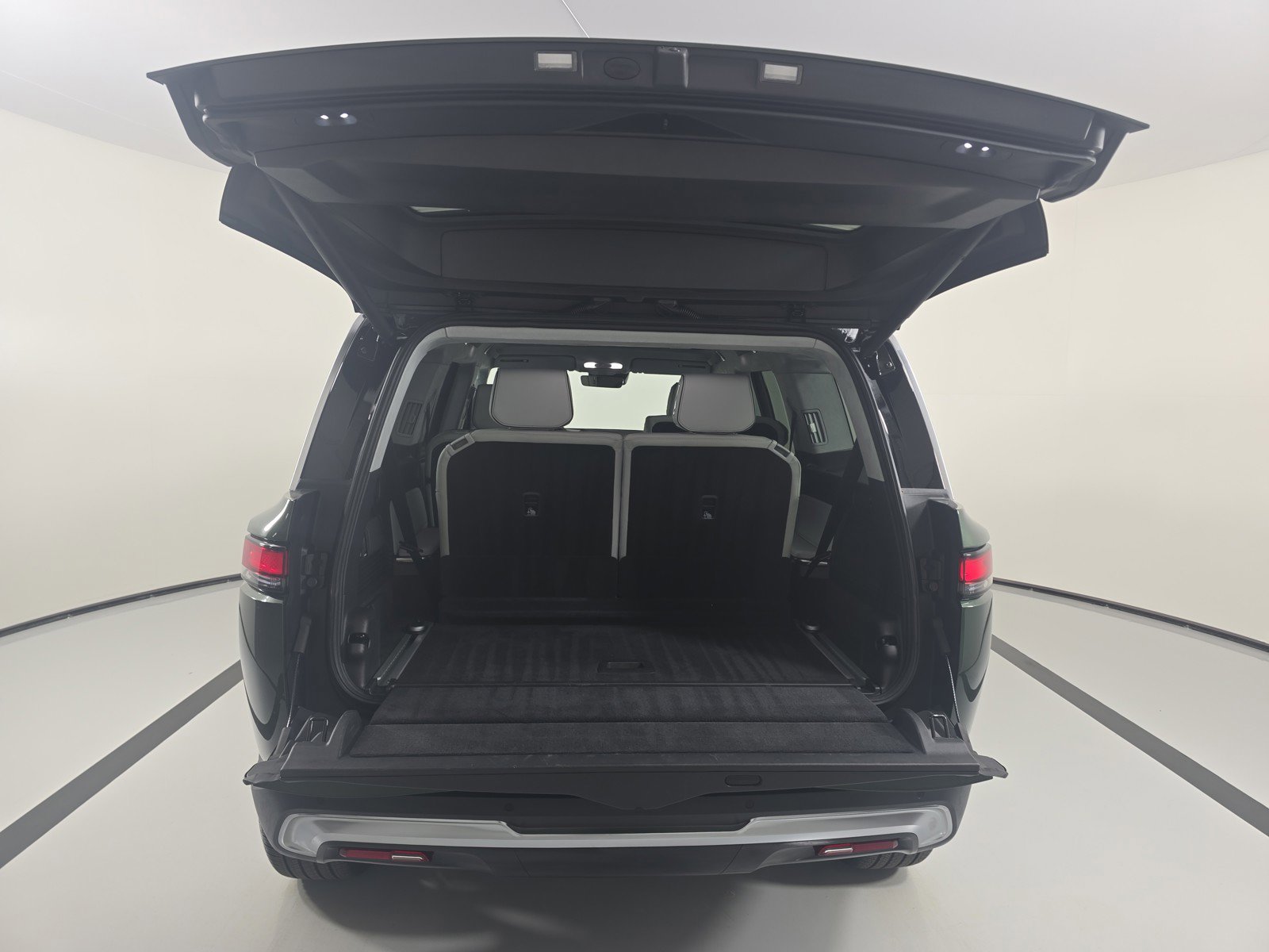 Used 2024 Rivian R1S Adventure AWD/4WD image 15