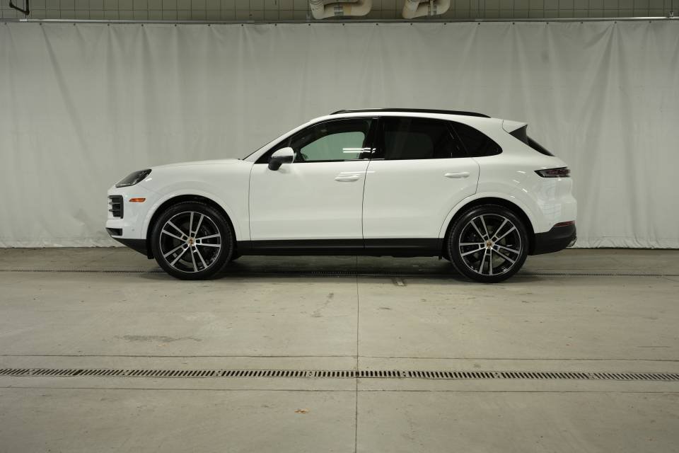 Certified 2026 Porsche Cayenne AWD/4WD image 2